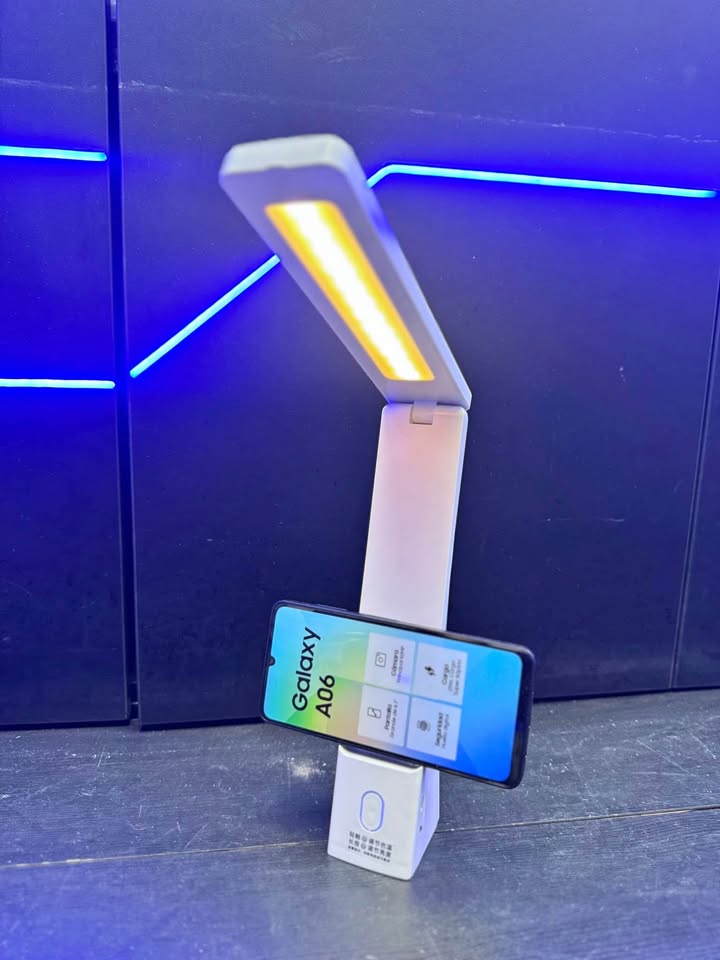 LAMPARA DE MESA CON SOPORTE PARA CELULAR